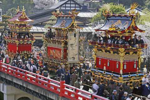 豪華屋台１１台が城下町彩る　「春の高山祭」開幕　岐阜・高山