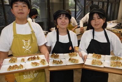 目指せ関空の新名物　「泉佐野ギョーザ」中学生が地元野菜で開発へ