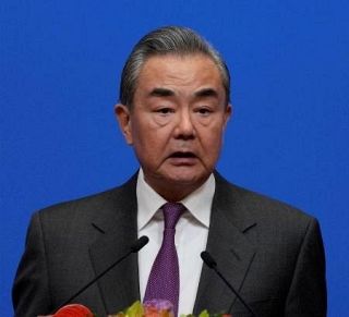 中国外相、ＡＵＫＵＳ批判　南太平洋パプアを訪問