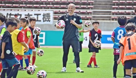 小野さん、プロの技伝授　サッカー教室