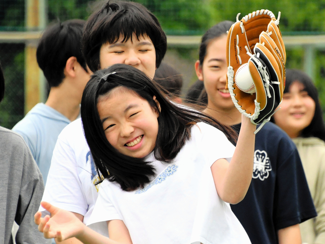 大谷グラブの効果は　元プロは授業で使用、引き出す子どもの成功体験