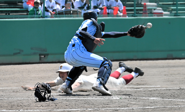 逆転勝ち高岡商と着実加点の富山商が決勝へ　春季富山県高校野球大会