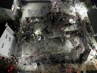 アパート倒壊５３人下敷き、南ア　建設作業員２人死亡