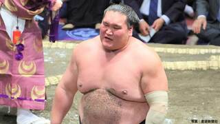 照ノ富士が新小結・大の里に敗れる、1横綱・4大関“初日全滅”で大波乱の幕開け、三役では大の里が唯一白星【大相撲夏場所】