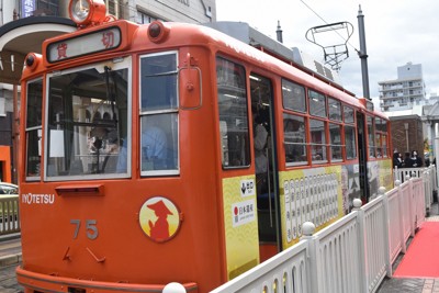 四国八十八カ所霊場を身近に　ラッピング「お遍路電車」運行開始