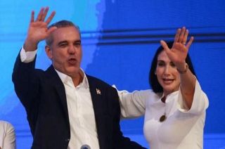 現職アビナデル氏が再選確実　ドミニカ共和国で大統領選