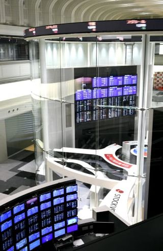 東証は反落、終値122円安　3万8946円、売り注文で下落