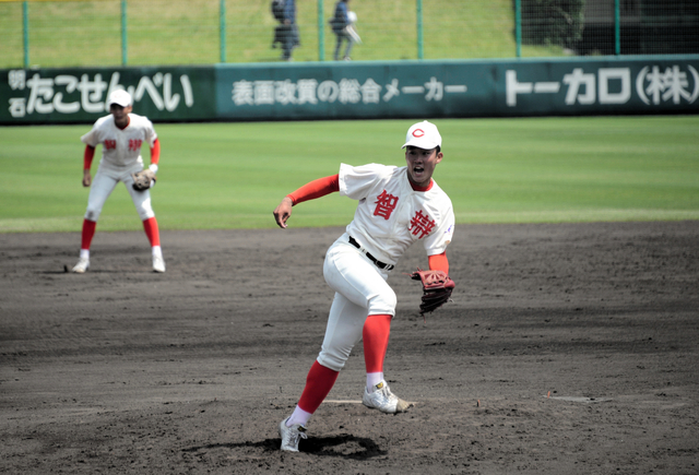 智弁和歌山の2年生右腕・渡辺投手が好投　相手打線を4安打に抑える