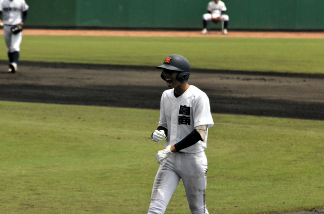 宮崎県高校野球選手権が開幕　雨で2試合が継続試合に