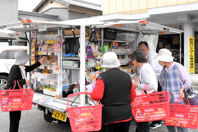 「アイスクリームあるよ」　スーパーが突然閉店、ピンチを救ったのは