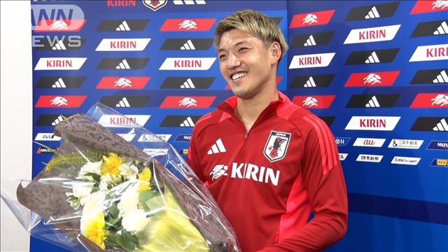 サッカー日本代表、アジア2次予選最後の2試合へ！結婚発表の堂安律へ花束をプレゼント