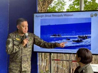 中国、空輸投下の食料強奪　比軍拠点にボート異常接近