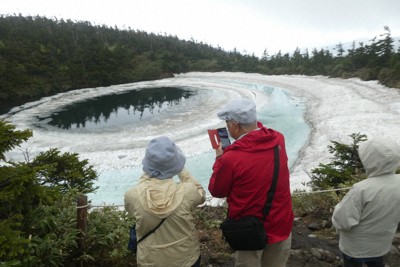 東北の山奥で駐車場が3時間待ち、なぜ？　「八幡平ドラゴンアイ」