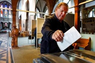 オランダ極右が首位争い　欧州議会選の出口調査