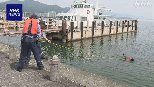 びわ湖で水泳楽しむシーズン前に警察と消防が水難救助訓練