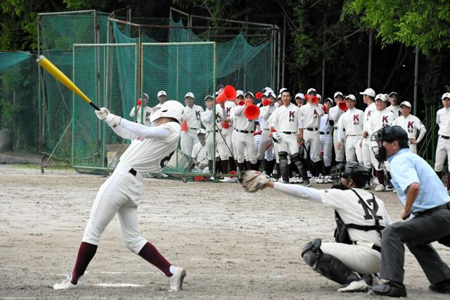 安打の「応援団長」晴れ舞台　高校野球、夏開幕前に控え部員対戦