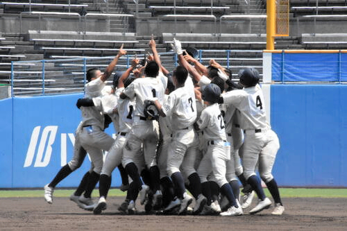 松山商、23年ぶり甲子園へ一歩リード　今治西が続く　愛媛大会展望