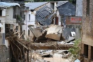 中国・広東省、大雨で３８人死亡　土砂崩れや洪水、地滑りも