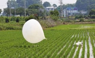 北朝鮮がまたごみ風船　韓国のビラ散布に対抗