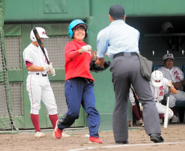 女子硬式野球部員も熱戦を下支え　全国大会控え、間近で感じた熱気