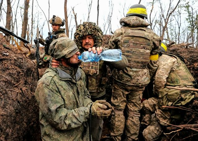 「死ぬために送られる」ロシア突撃兵、インタビューで語った最激戦地