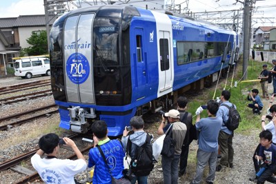 名鉄が反転塗装「ブルーミュースカイ」お披露目　創業130周年記念