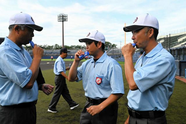 暑さ対策「アイススラリー」　選手・審判に　高校野球選手権群馬大会