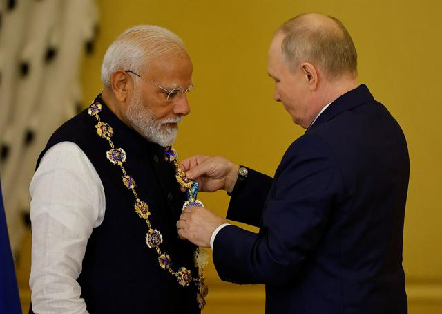 プーチン氏、インド首相に最高位の勲章を授与　ピョートル大帝が創設