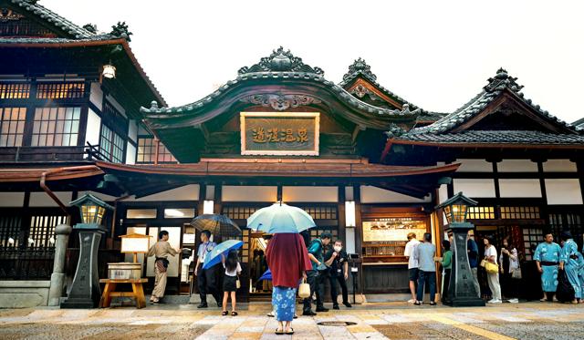 「建物の趣すばらしい」全館営業再開した道後温泉本館、新しい歴史へ