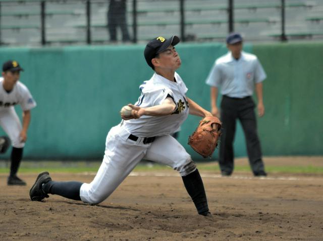 横手に変えリリーフで好投　8強一番乗りの国際情報・藤原健伍投手