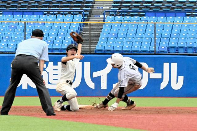 二遊間・1年生コンビの性格は正反対　足立学園、初めての神宮で躍動