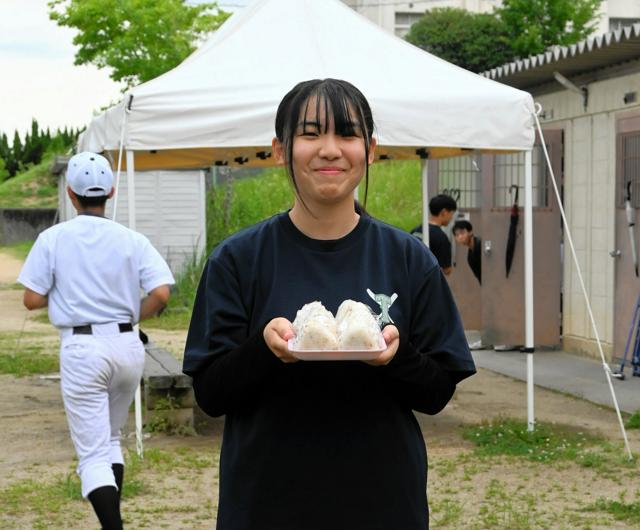 火曜と木曜はおにぎりタイム　マネジャーの試行錯誤で部員の体重増