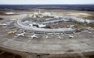 燃料不足解消へ輸送力強化　旅客機用、官民が緊急対策