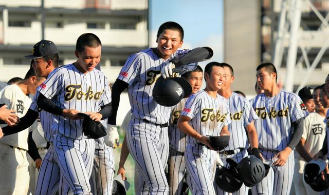 「140キロの変化球ピッチャー」目指し粘投　東海大福岡・佐藤投手