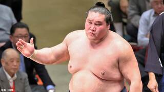 照ノ富士、中日ストレート勝ち越し！2敗で琴櫻ら3人が追う、尊富士が復帰戦白星【大相撲名古屋場所】