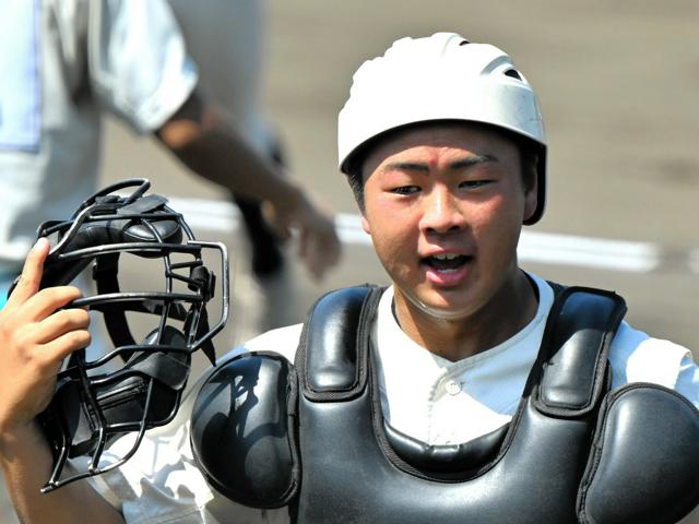 腫れたほおに涙　8強に導いたエースに感謝　高田・河野准汰捕手