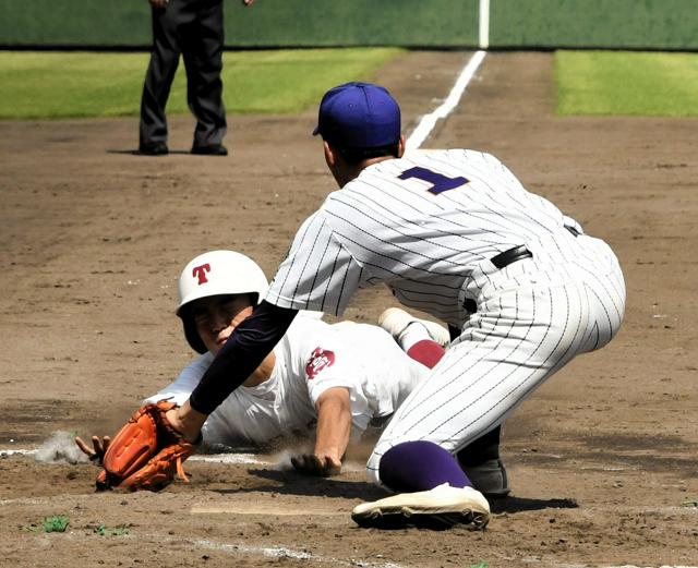 東農大二、逆転で8強 樹徳も接戦制す　高校野球群馬大会