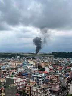 ネパールで航空機炎上１８人死亡　カトマンズ空港、離陸に失敗