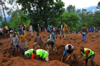 地滑りの死者５００人か　エチオピア南部、捜索続く