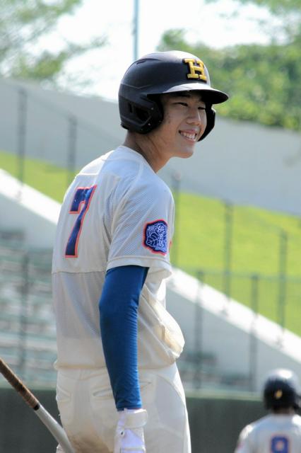 変化球打ち返し、先制2点適時打　花咲徳栄2年・田島「決勝も打つ」