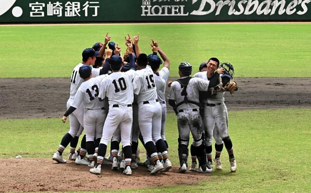 宮崎商 6度目V、3年ぶり甲子園へ　富島破る　高校野球宮崎大会