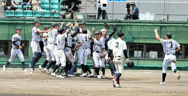 鶴岡東、２年生左腕の修正力に監督も「期待以上」　エースに頼らずV