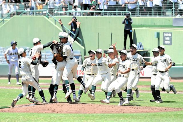 選抜準優勝の報徳学園が6年ぶりの夏の甲子園へ　決勝で明石商を破る