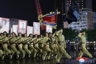 北朝鮮で軍の記念パレード　朝鮮戦争休戦７１年、金氏出席