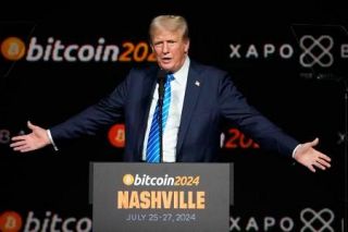 トランプ氏「仮想通貨超大国に」　現政権を批判、業界票獲得狙い