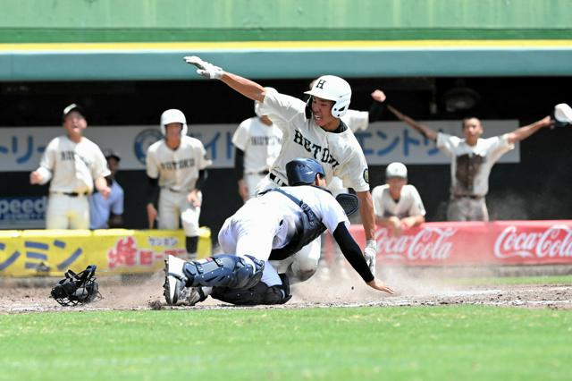 【写真まとめ】報徳学園と明石商が決勝へ進む　兵庫大会26日準決勝