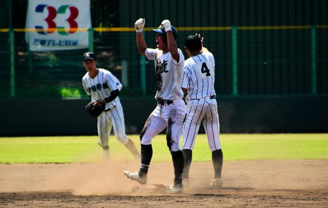 速球に負けず4打数4安打　鈴鹿の中井選手、利き腕の手術乗り越え