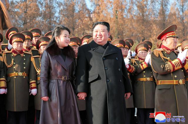 北朝鮮、金正恩氏の娘に「後継者教育中」　韓国情報機関が分析示す