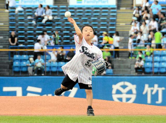 「村上のように、石川のようにという思いが」　難病の7歳が始球式