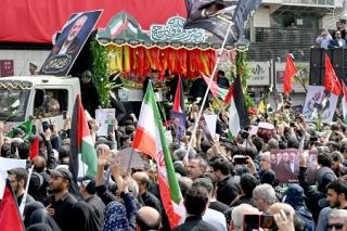 イスラエルに直接攻撃求める声も　イランでハマス指導者追悼